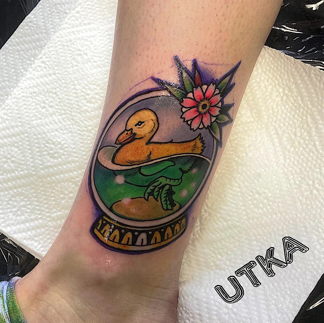 Tatuaż neotradycyjny kaczka – kolorowy tatuaż neoklasyczny – Kraków