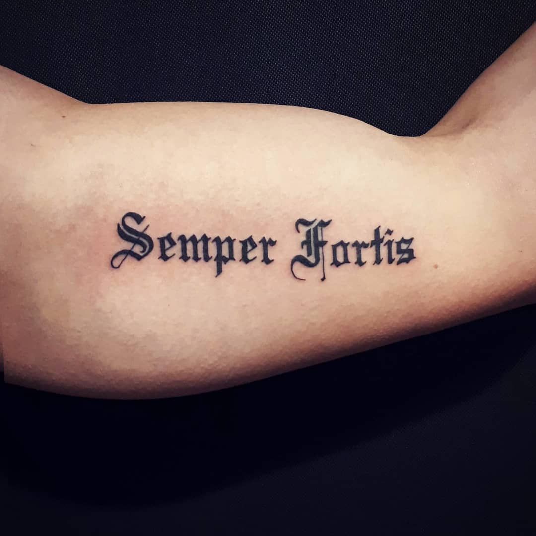 Tatuaż kaligrafia – Patryk – Terra Tattoo Kraków