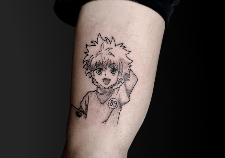 Mały tatuaż anime – Patryk – Terra Tattoo Kraków