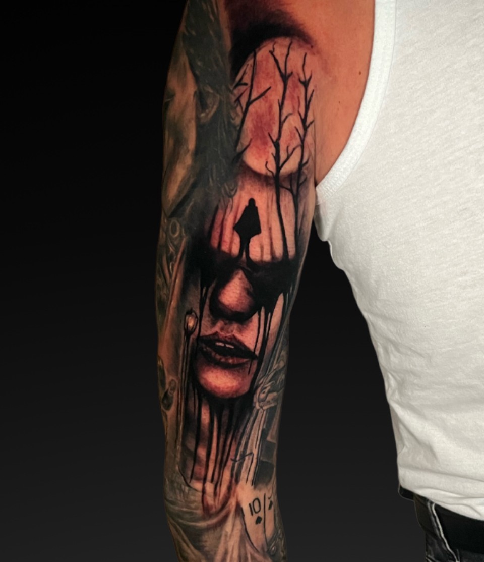 Mroczny tatuaż realizm – Patryk – Terra Tattoo Kraków