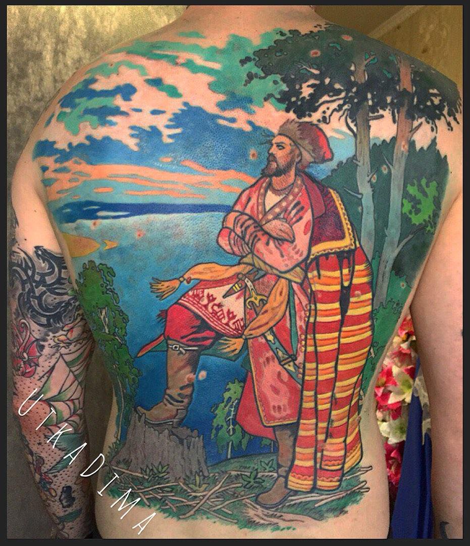 Tatuaż neotradycyjny na plecach – duży projekt w kolorze – Kraków