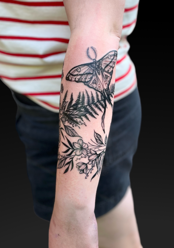 Opaska florystyczna na ramieniu – Patryk – Terra Tattoo Kraków