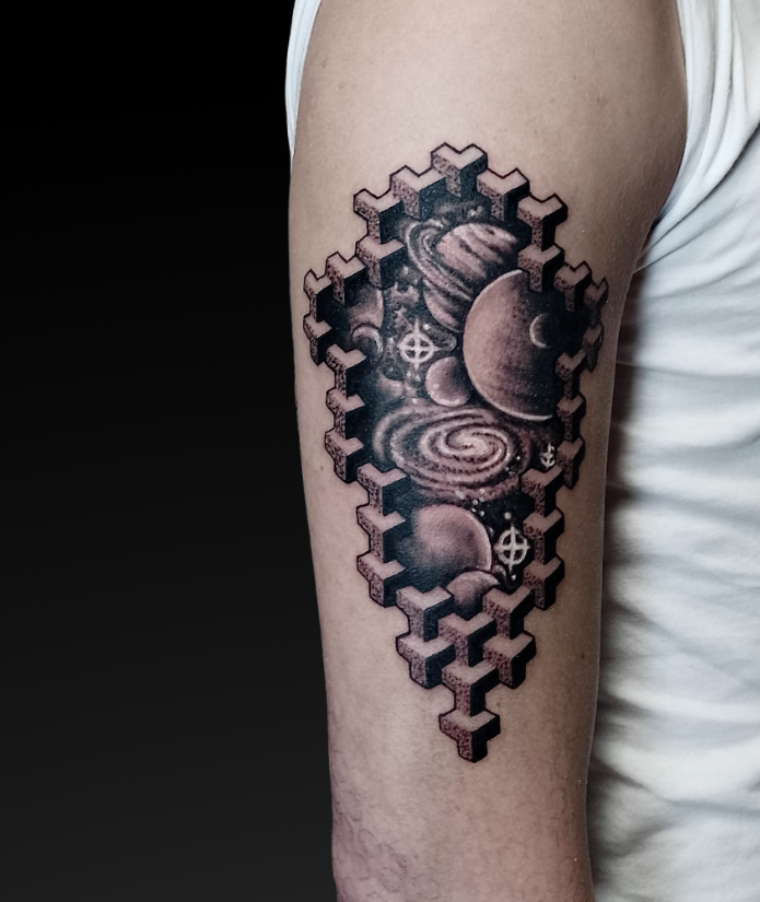 Tatuaż geometryczny na ramieniu – Patryk – Terra Tattoo Kraków