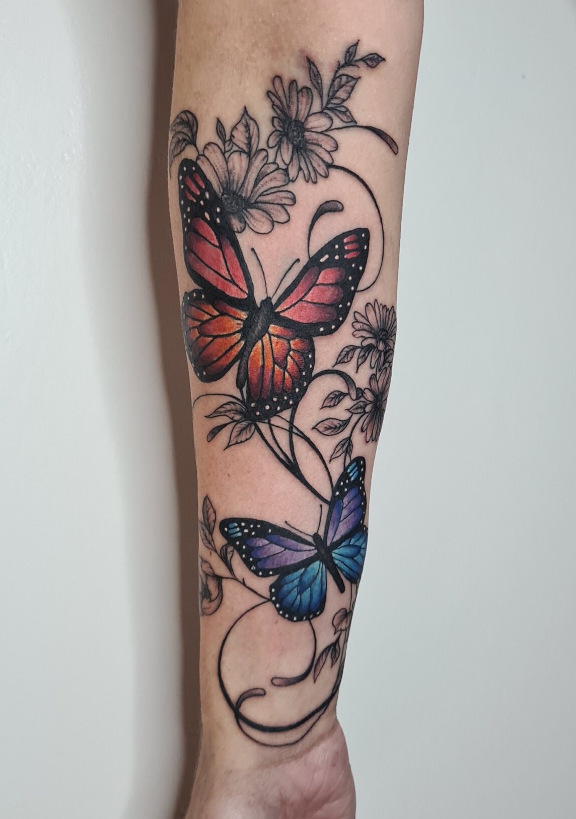 Tatuaż kolorowe motyle – Patryk – Terra Tattoo Kraków