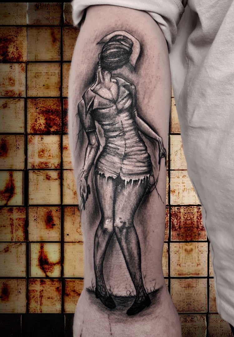 Tatuaż pielęgniarka – motyw z gry – Patryk – Terra Tattoo Kraków