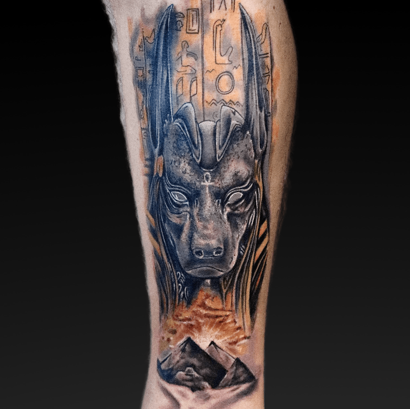 Tatuaż realistyczny Anubis – kolor – Terra Tattoo Kraków