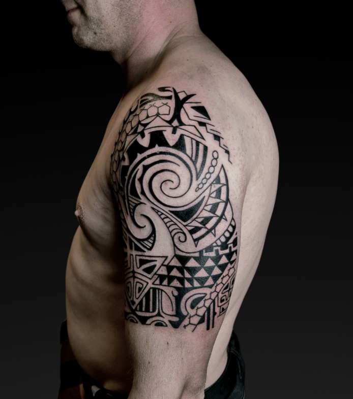 Tatuaż tribal plemienny – Patryk – Terra Tattoo Kraków
