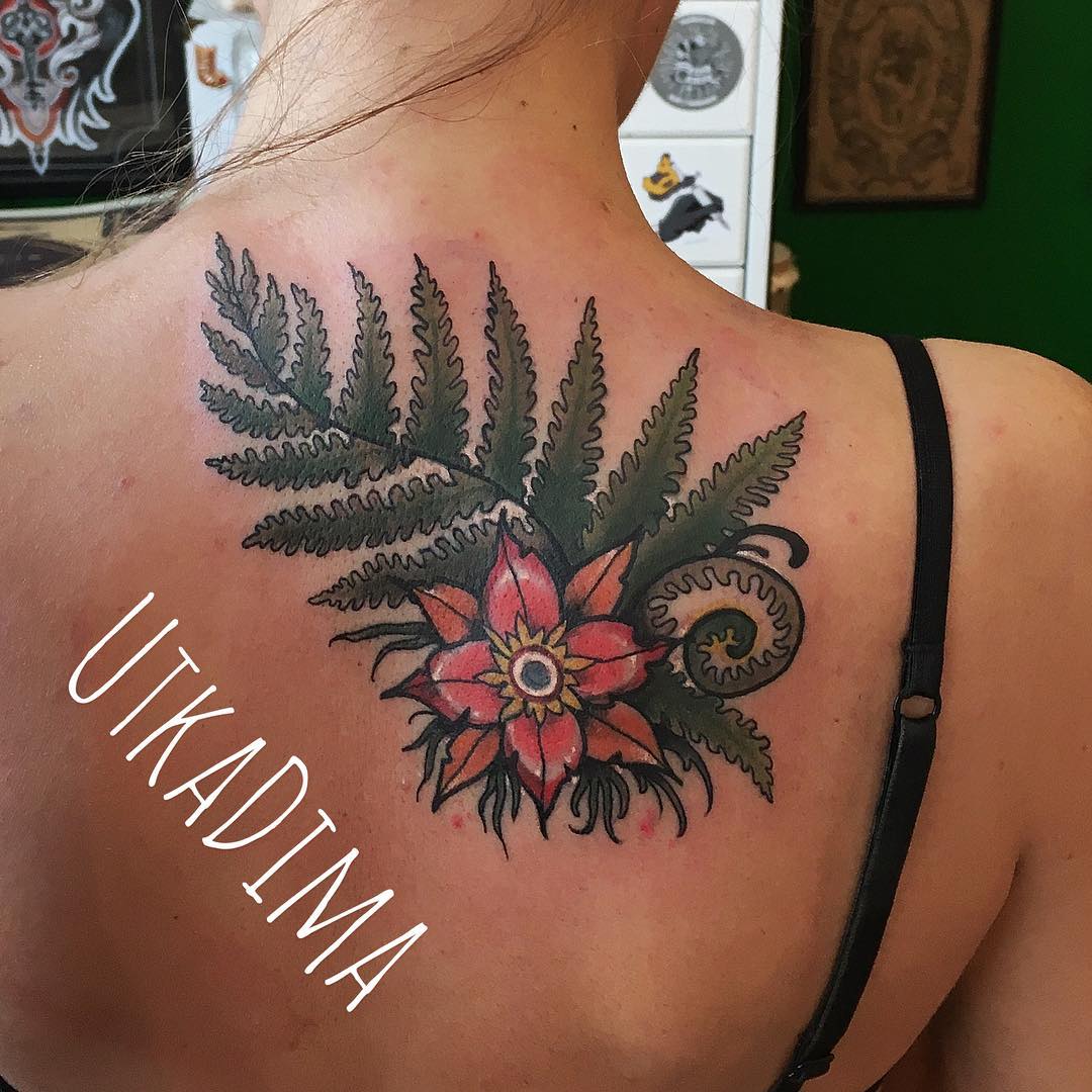 Tatuaż neotradycyjny florystyczny – autorski projekt w kolorze – Kraków