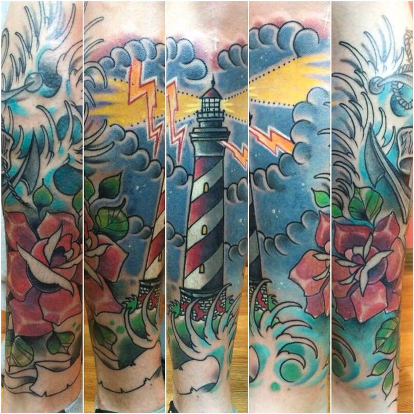 Tatuaż neotradycyjny latarnia morska – sztormowy klimat – Kraków
